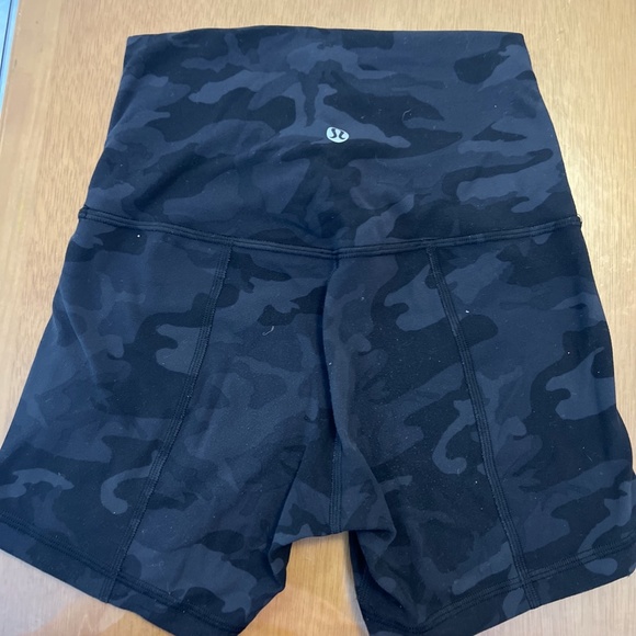 Lululemon Camo shorts - Picture 2 of 4